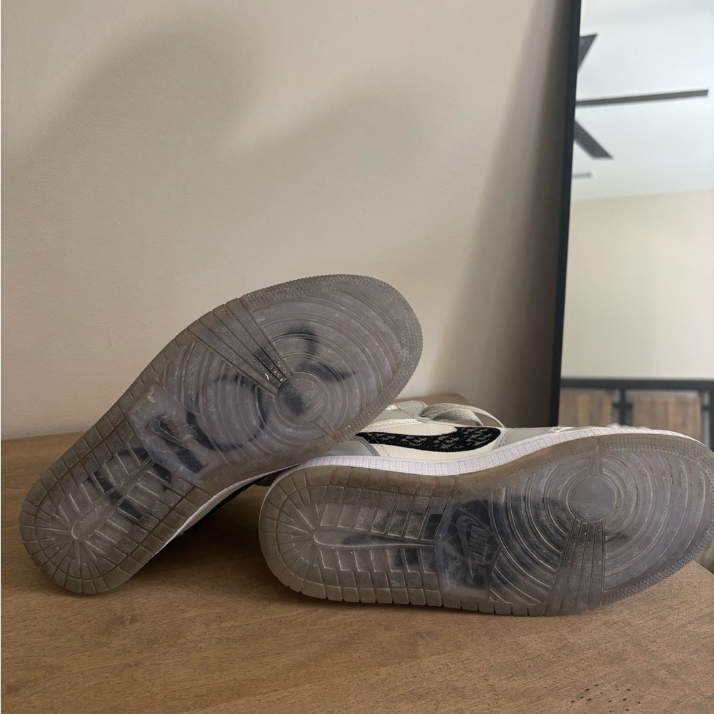 Nike Athletic Shoes Black and White